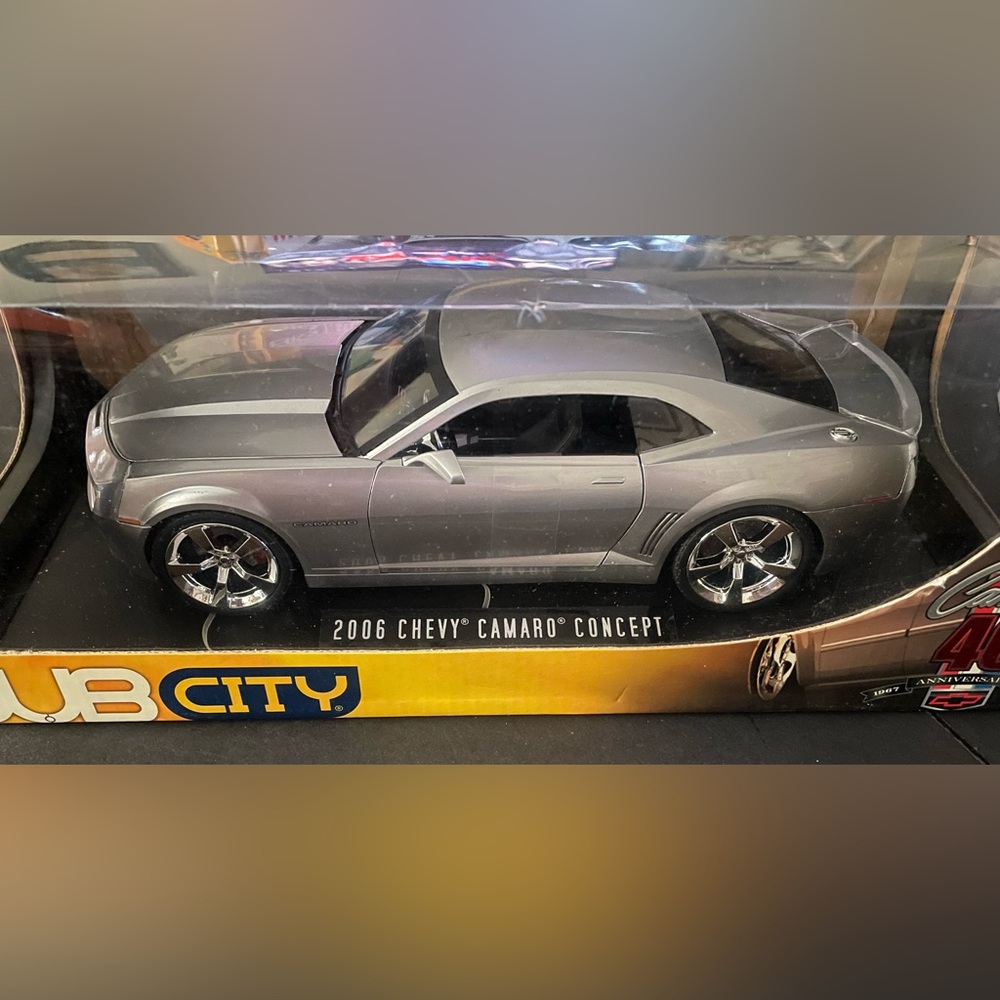 2006 Chevy Camaro Concept - Dub City 1:18 - Picture 2 of 2